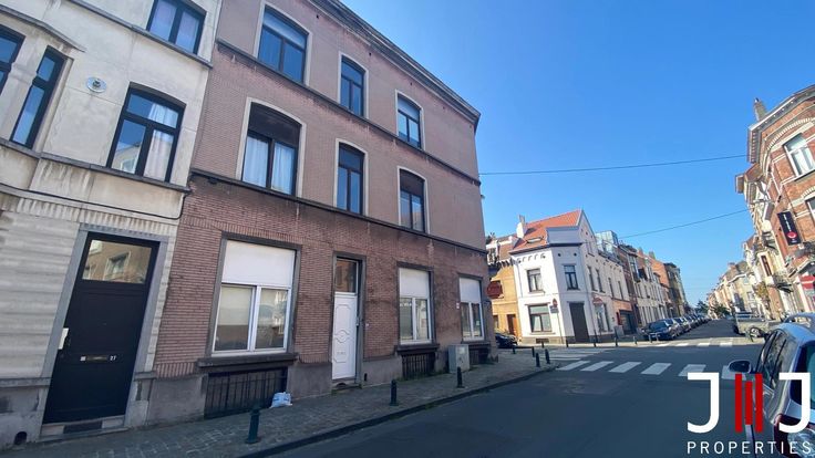 Apartment block for sale in Elsene