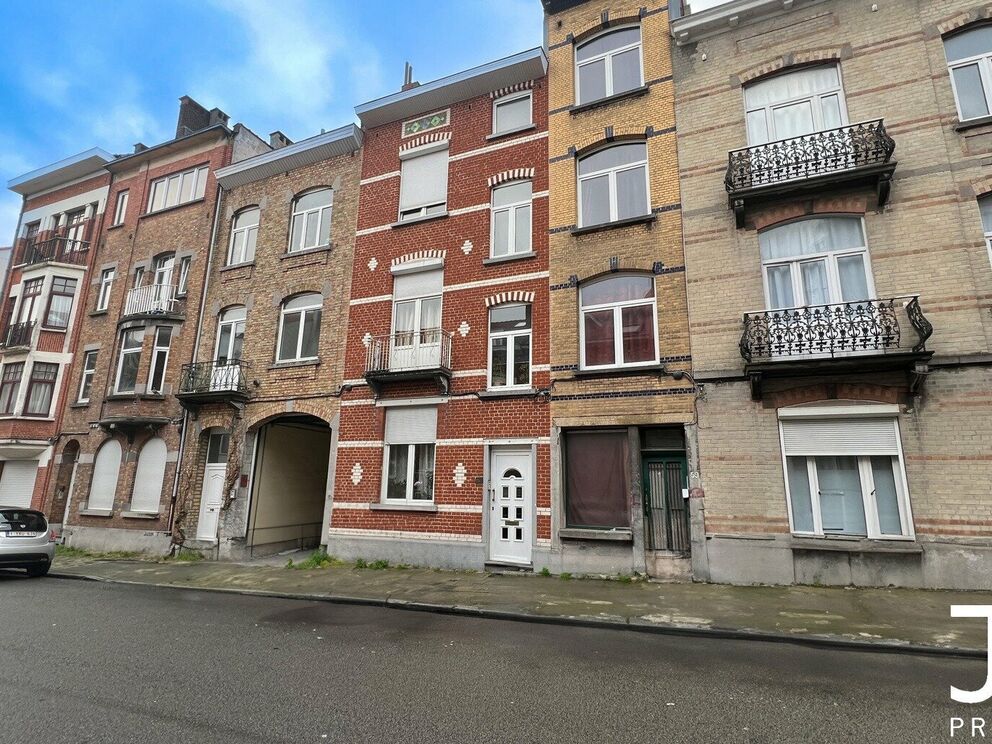 Apartment block for sale in Schaarbeek