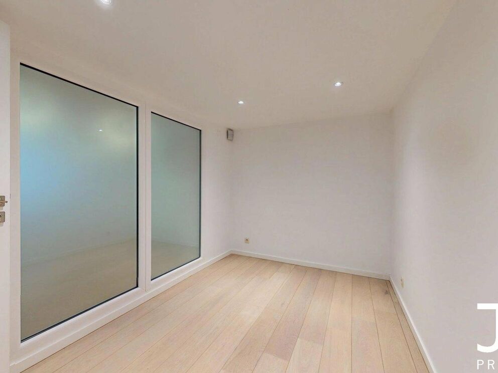 Apartment block for sale in Sint-Lambrechts-Woluwe