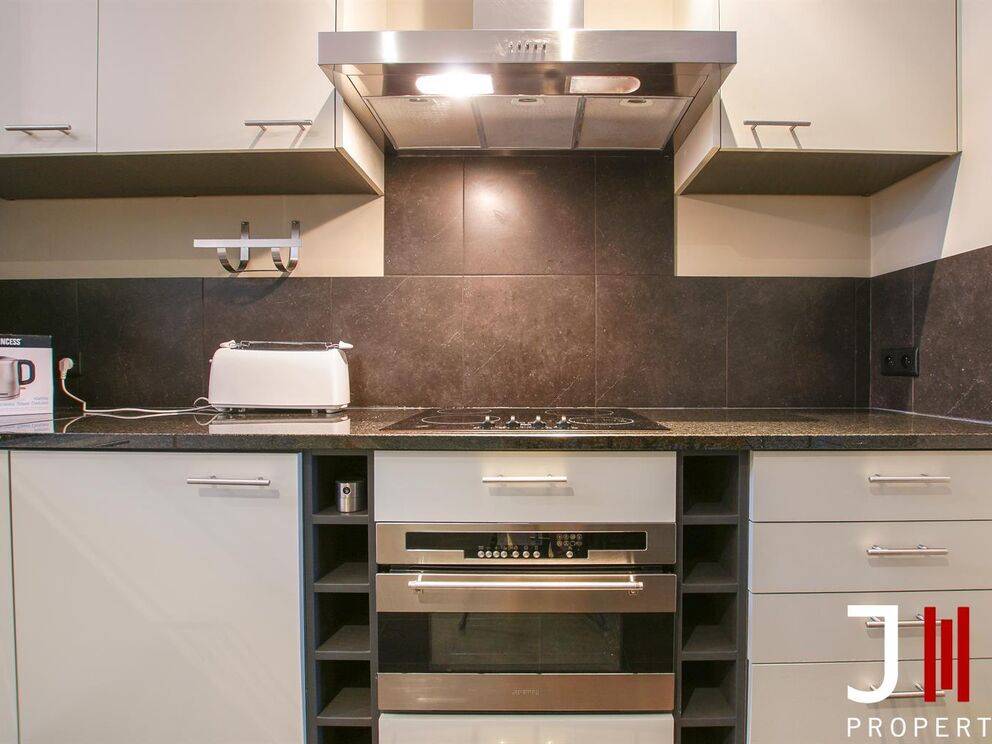 Ideally located near Merode and the CEE in a typical Brussels' house, luxurious furnished apartment entirely renovated.

It is composed as follows: a parental suite with an annexed bathroom and integrated cupboards, a small bedroom (or office), the living