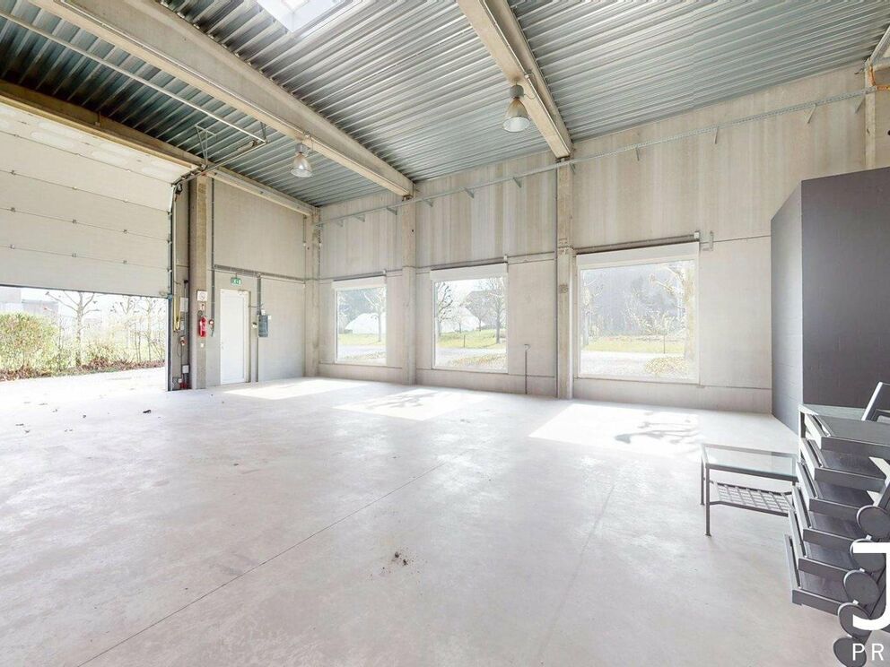 Miscellaneous use for rent in Perwez