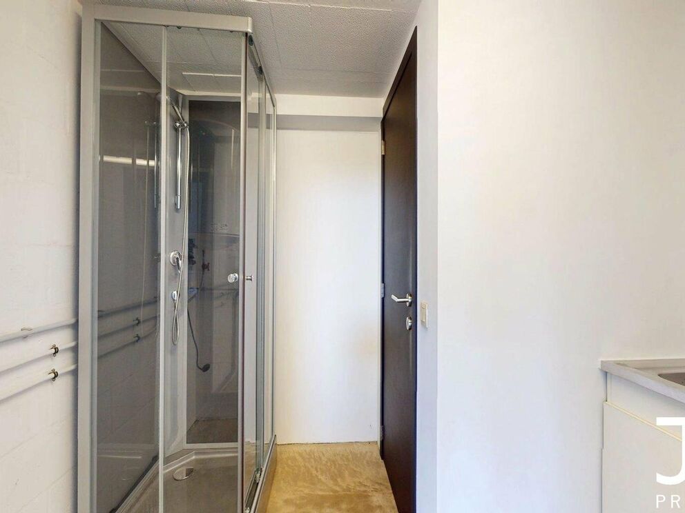 Miscellaneous use for rent in Perwez