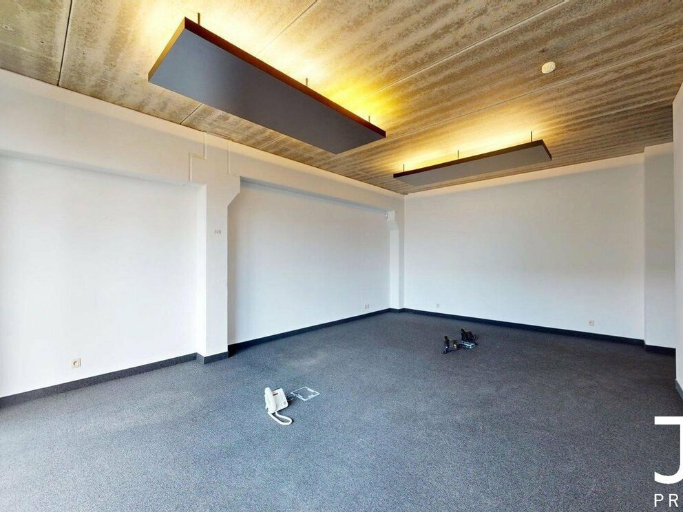 Miscellaneous use for rent in Perwez