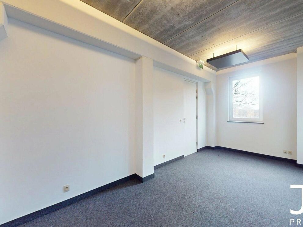 Miscellaneous use for rent in Perwez